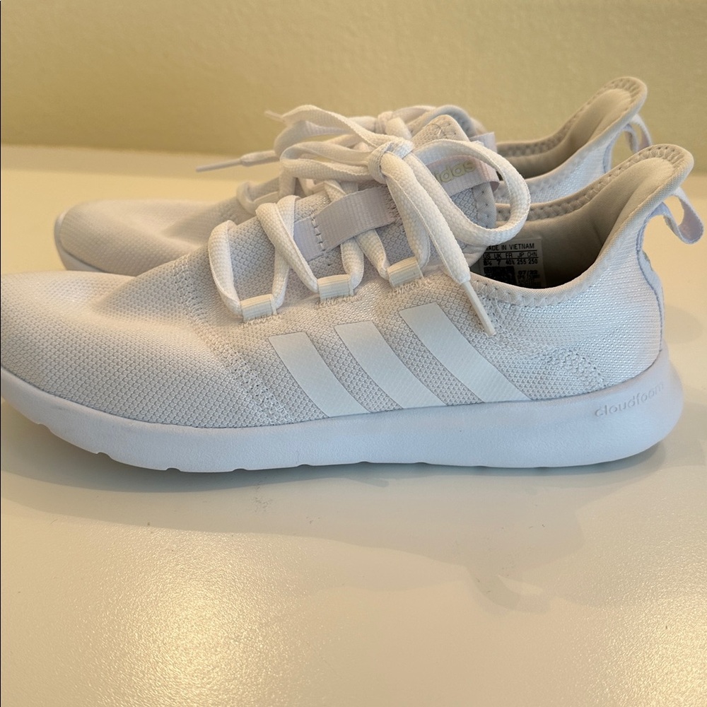 New Adidas White Cloudfoam Women’s Athletic Sneakers. Size 8.5. - Picture 3 of 8